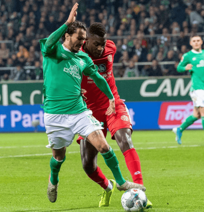 包含不来梅糟糕的表现引发球迷不满的词条