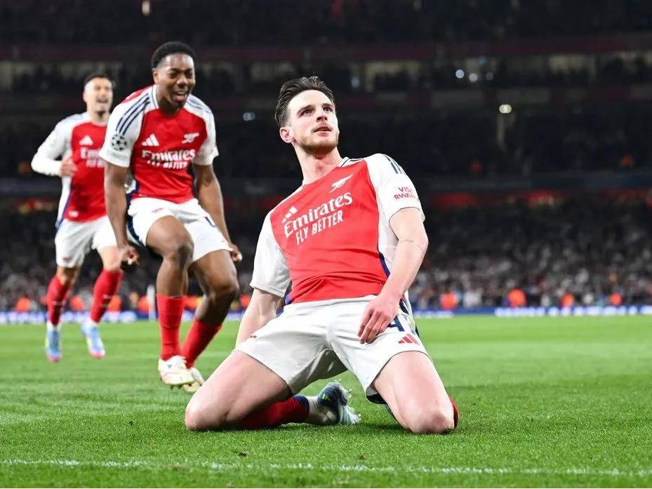 足球联赛竞争白热化:实力球队连番上演精彩对决 足球联赛竞争白热化:实力球队连番上演精彩对决