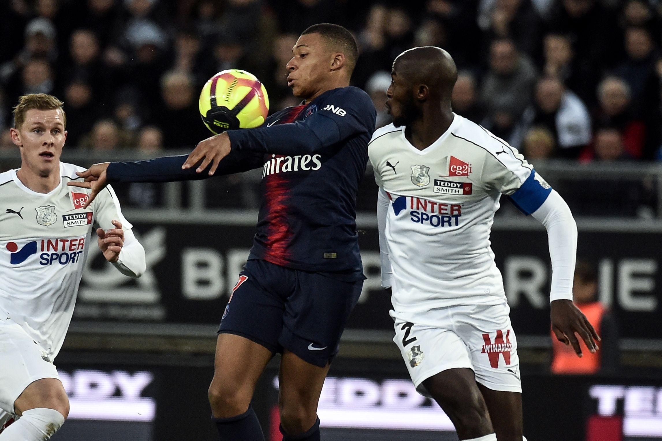 亚眠客场胜利，排名迅速攀升的简单介绍