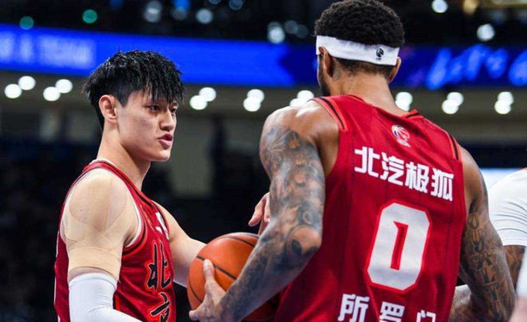 九游视频-包含东部新秀球队实现逆袭，赢得球迷掌声的词条