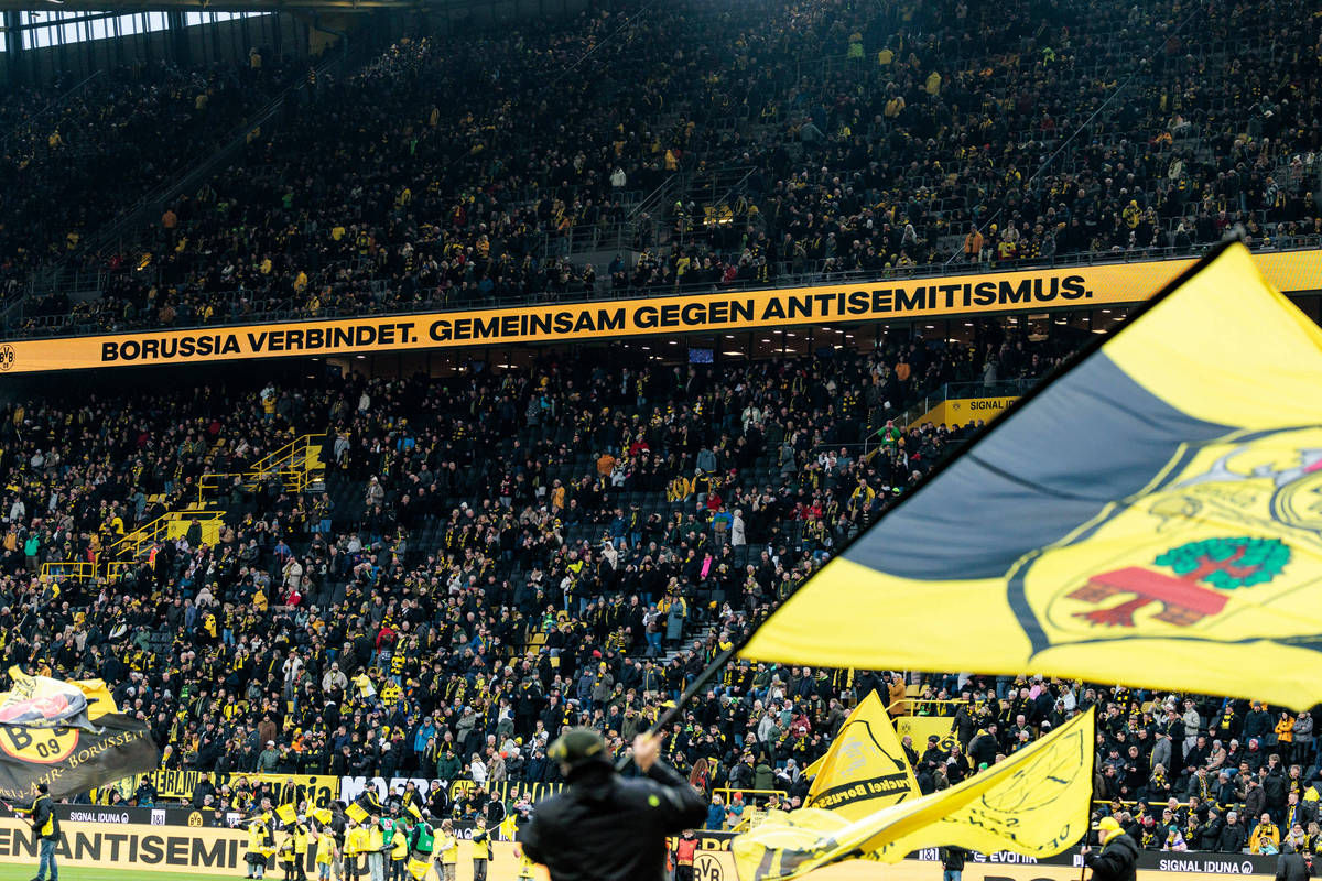 多特蒙德队内气氛融洽，士气高昂备战下轮比赛的简单介绍