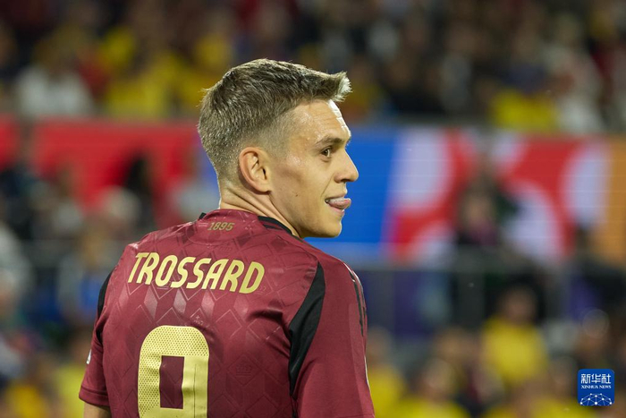 罗马尼亚球员获得个人荣誉,备受球迷赞誉 罗马尼亚球员获得个人荣誉,备受球迷赞誉